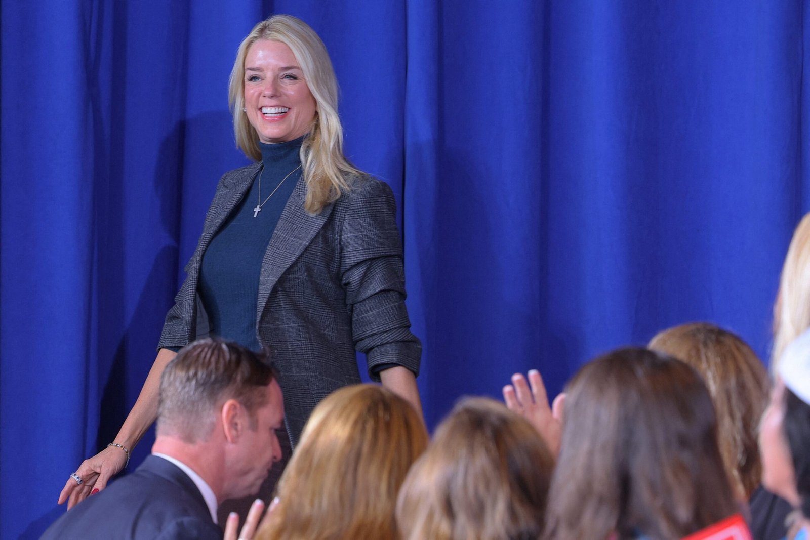 Ex-democrata, ex-lobista e apoiadora antiga de Trump: quem é Pam Bondi, escolhida para procuradora-geral dos EUA após desistência de Matt Gaetz