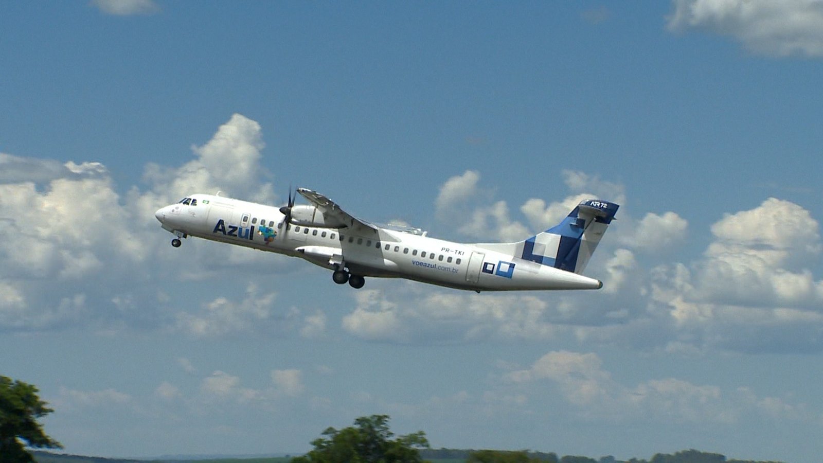 Avião é impedido de pousar no aeroporto de Salvador nesta quinta