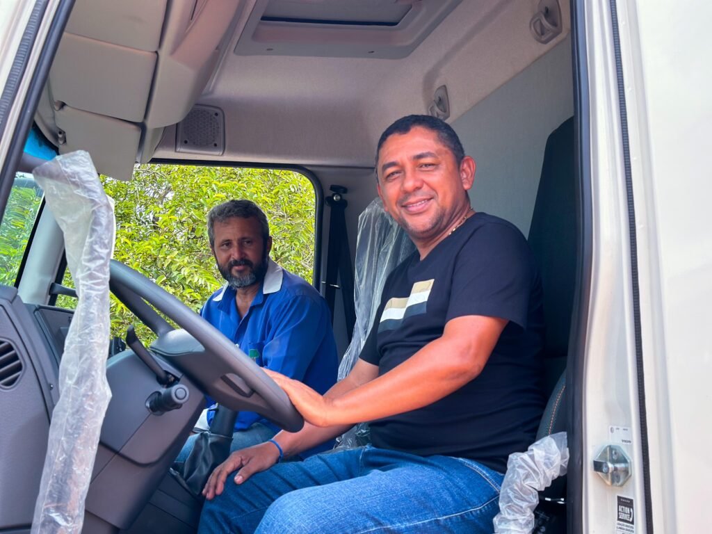 Porto Walter recebe primeiro caminhão-pipa da cidade