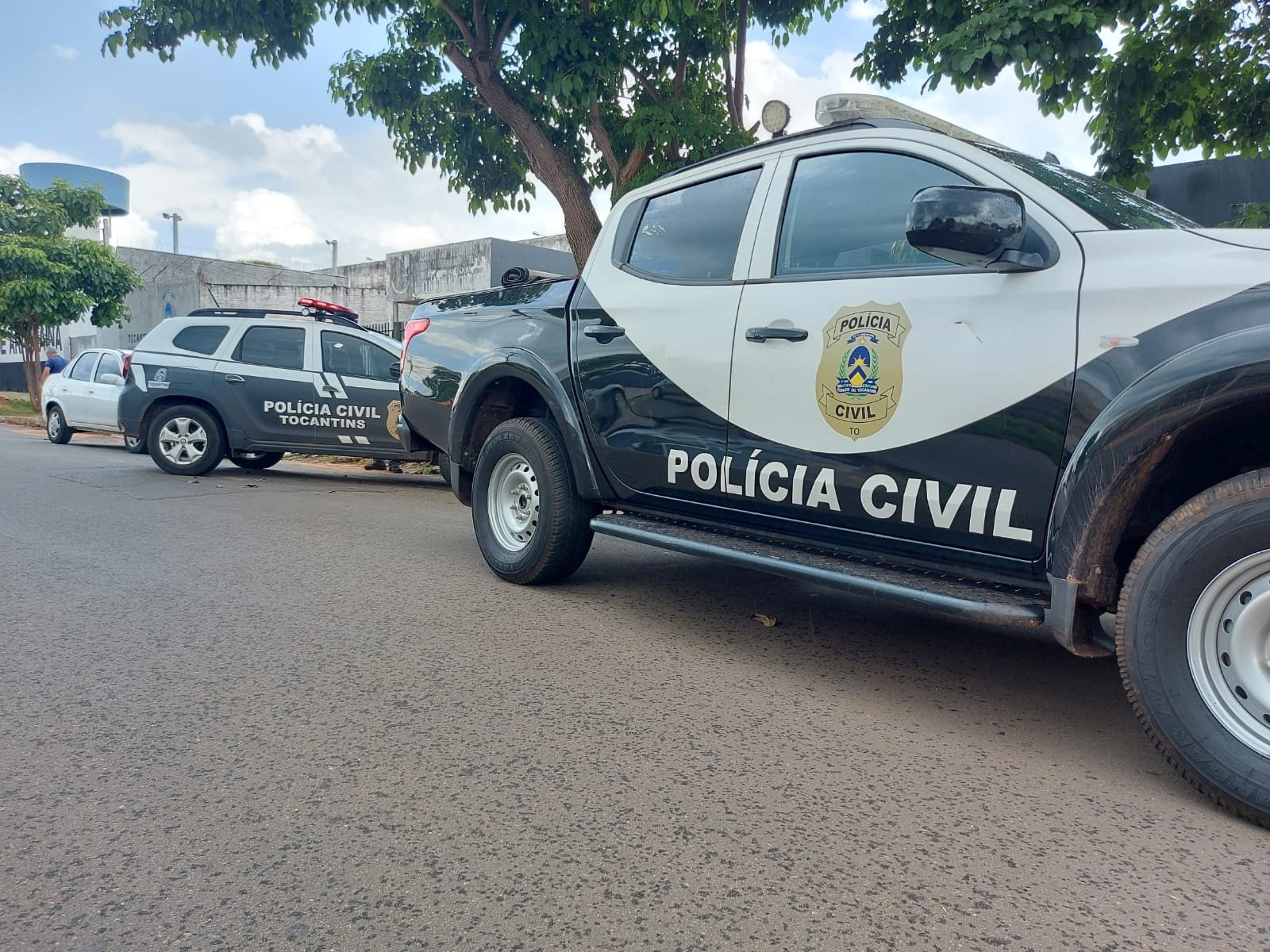 Motociclista morre e adolescente fica ferida após moto ser atingida por carro em cruzamento