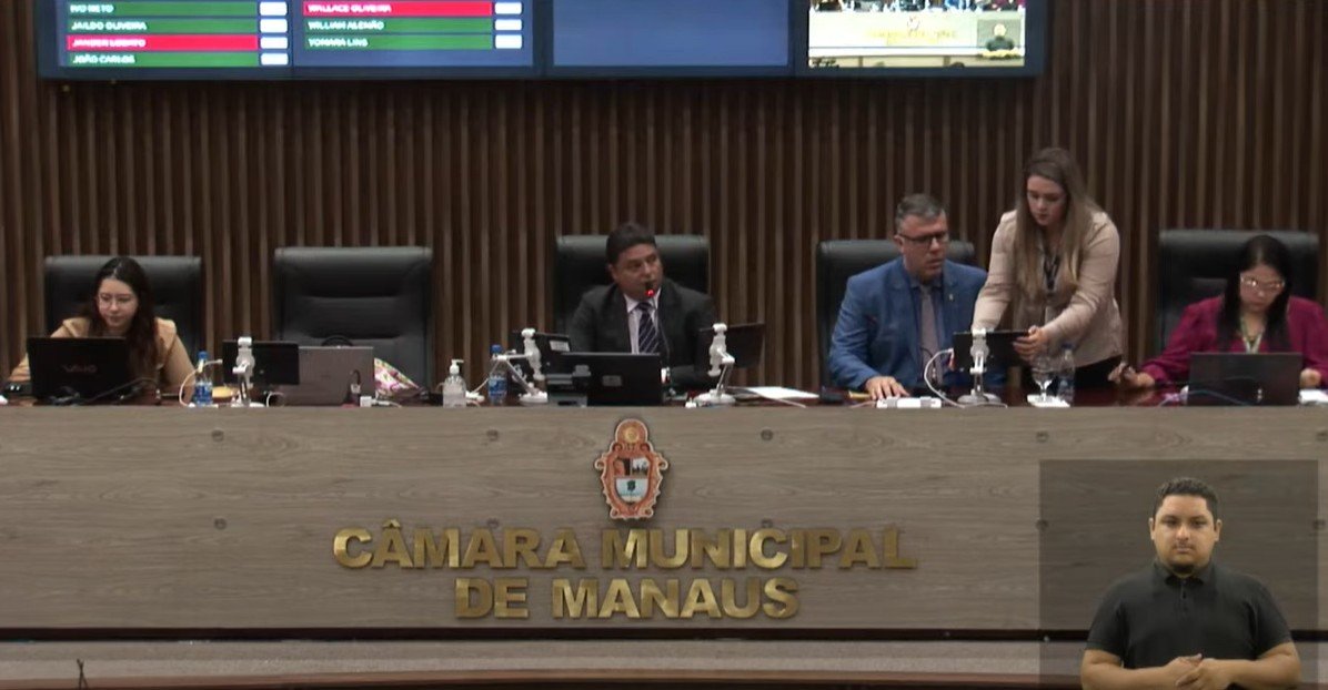 Câmara de Manaus aprova PL que estende plano de saúde a ex-vereadores e familiares