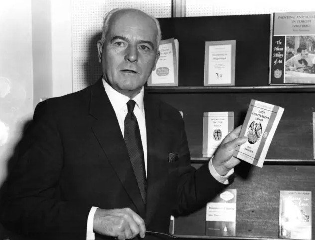 O livro ‘obsceno’ que chegou a ser banido e depois virou best-seller mundial