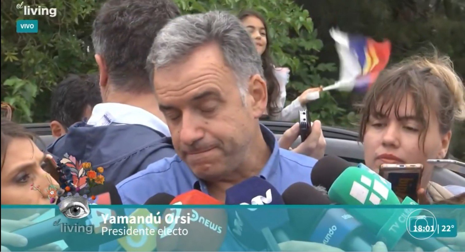 Candidato de centro-esquerda vence corrida presidencial acirrada no Uruguai