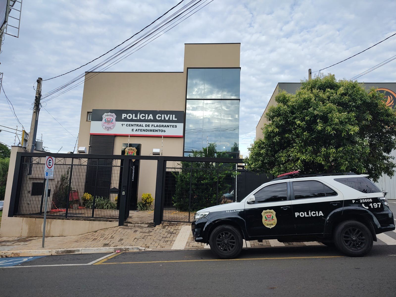 Ladrões invadem casa e furtam R$ 100 mil e TV de 55 polegadas em Rio Preto