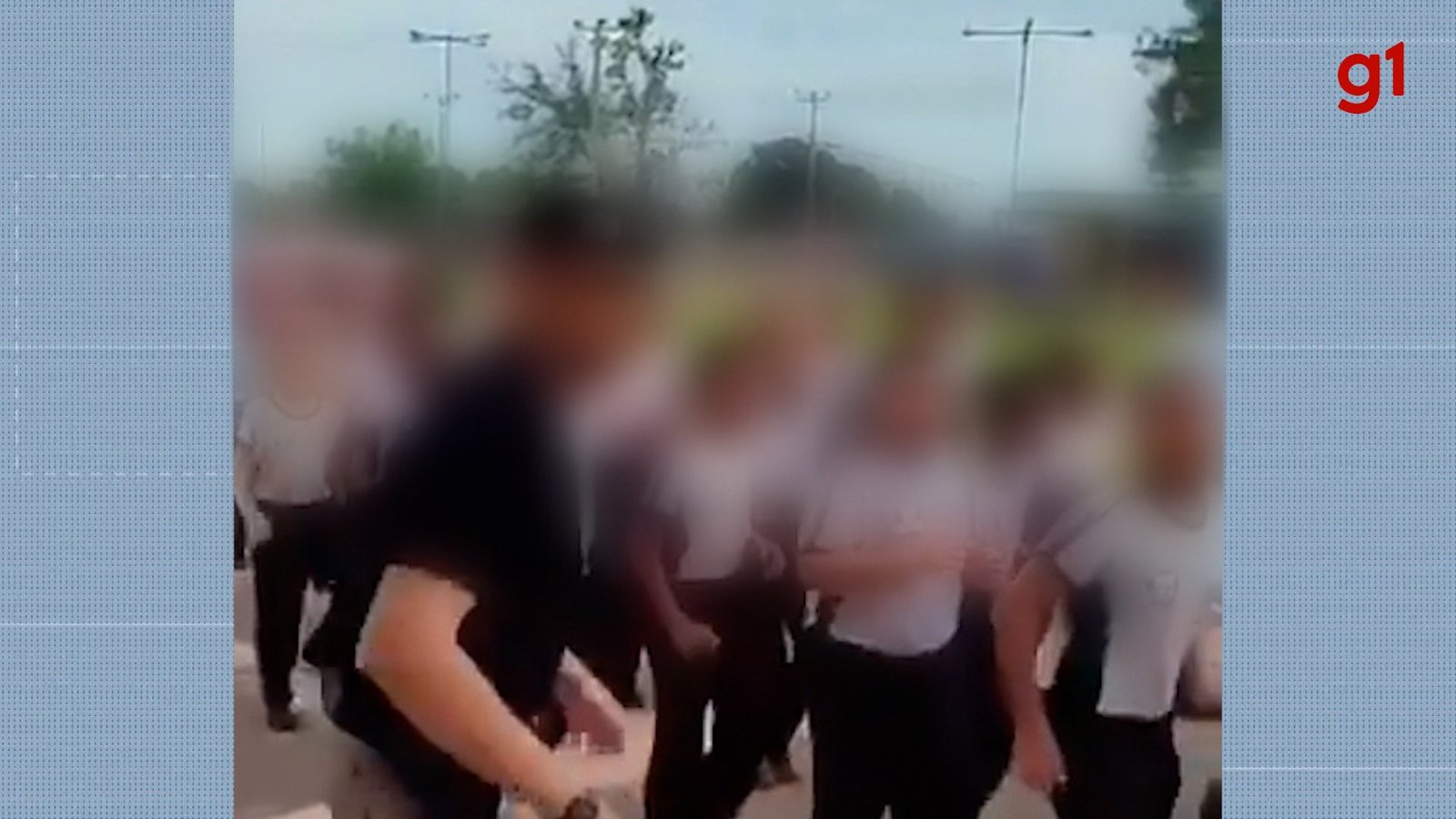 Estudantes de colégio militar cantam palavras de ódio durante marcha guiada por PM: ‘Se eu não te matar, vou te prender’