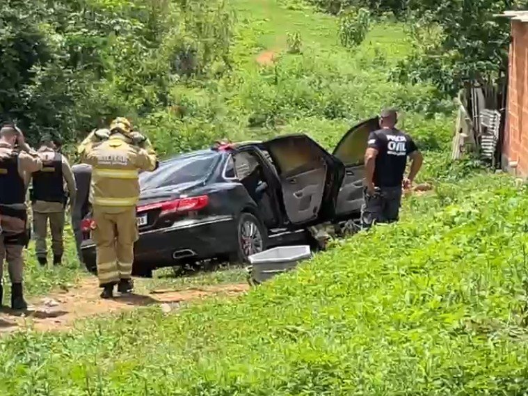 Corpo é encontrado parcialmente queimado dentro de carro no bairro Nossa Senhora das Graças, em Montes Claros