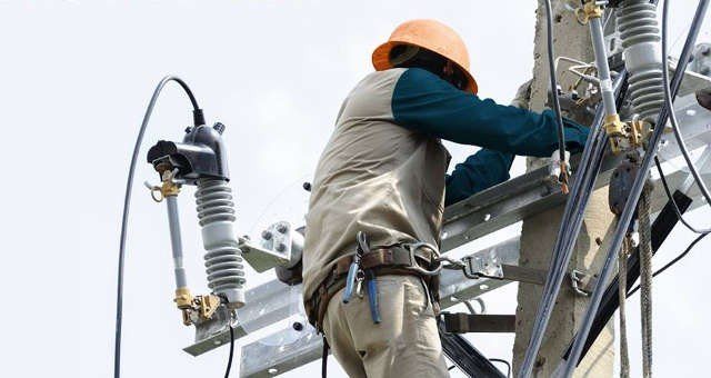 Calor e avanço da economia elevaram consumo de energia elétrica em 2,1% em outubro, diz CCEE