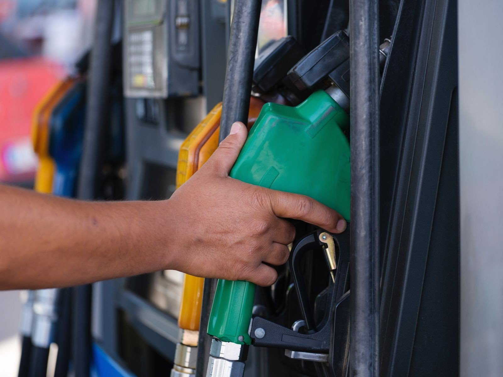 Preço do litro da gasolina cai pela 2ª semana seguida em São José; Taubaté tem aumento, aponta ANP