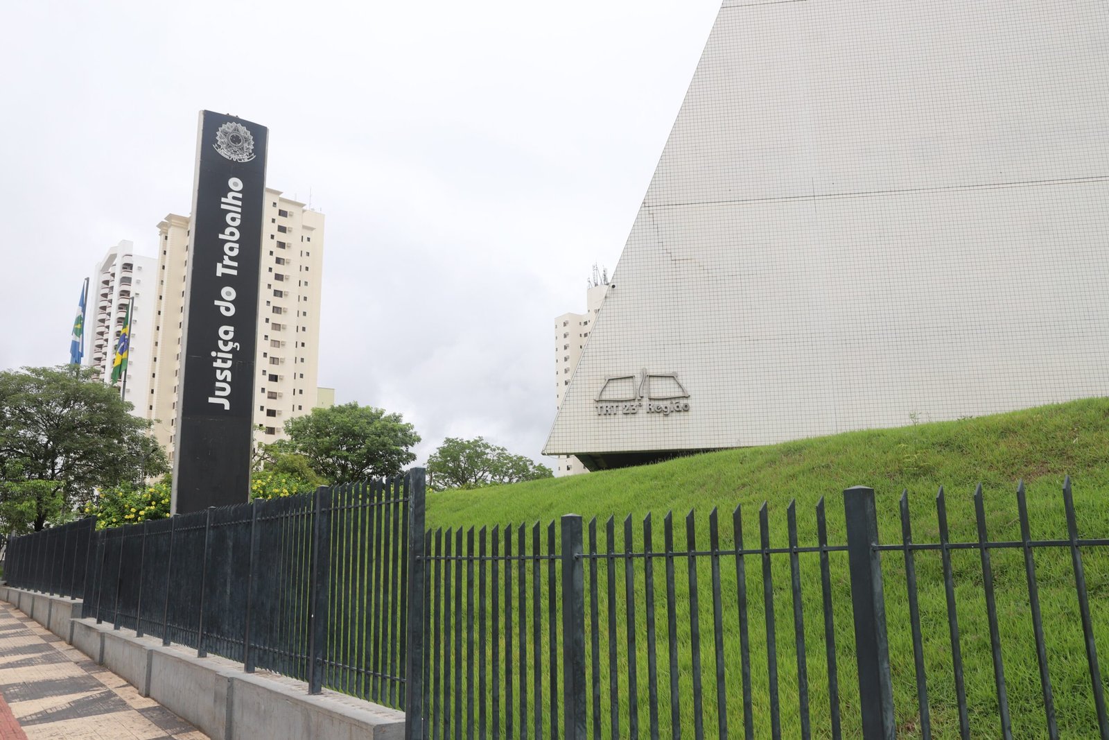 Empresa é condenada a pagar R$ 10 mil a funcionário que sofreu racismo por colega de trabalho em MT