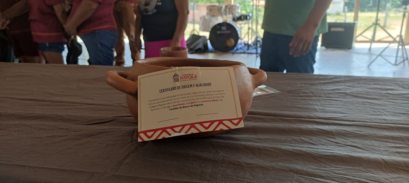Produzidas há séculos por mulheres Macuxi, panelas de barro recebem selo de qualidade e referência à Raposa Serra do Sol