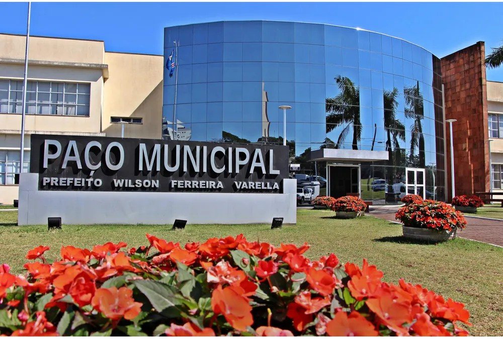 Prefeitura de Cianorte abre concurso público com salários de até R$ 8,3 mil; veja como participar