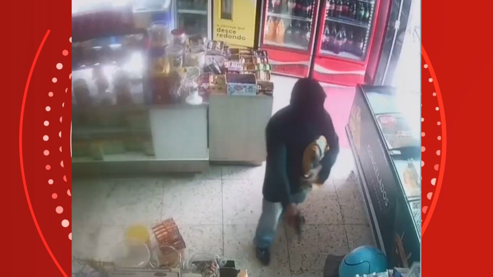 VÍDEO: homem invade padaria e atira na cunhada enquanto trabalhava no ES