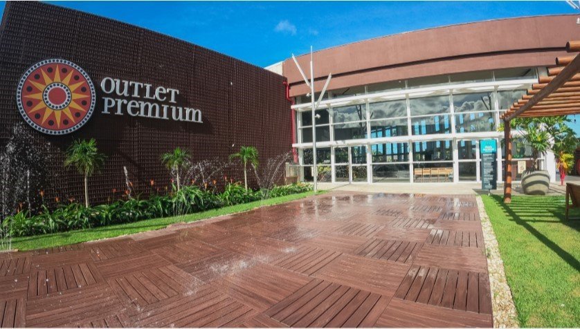 Outlet Premium Salvador oferece mais de 100 vagas de emprego para o fim de ano
