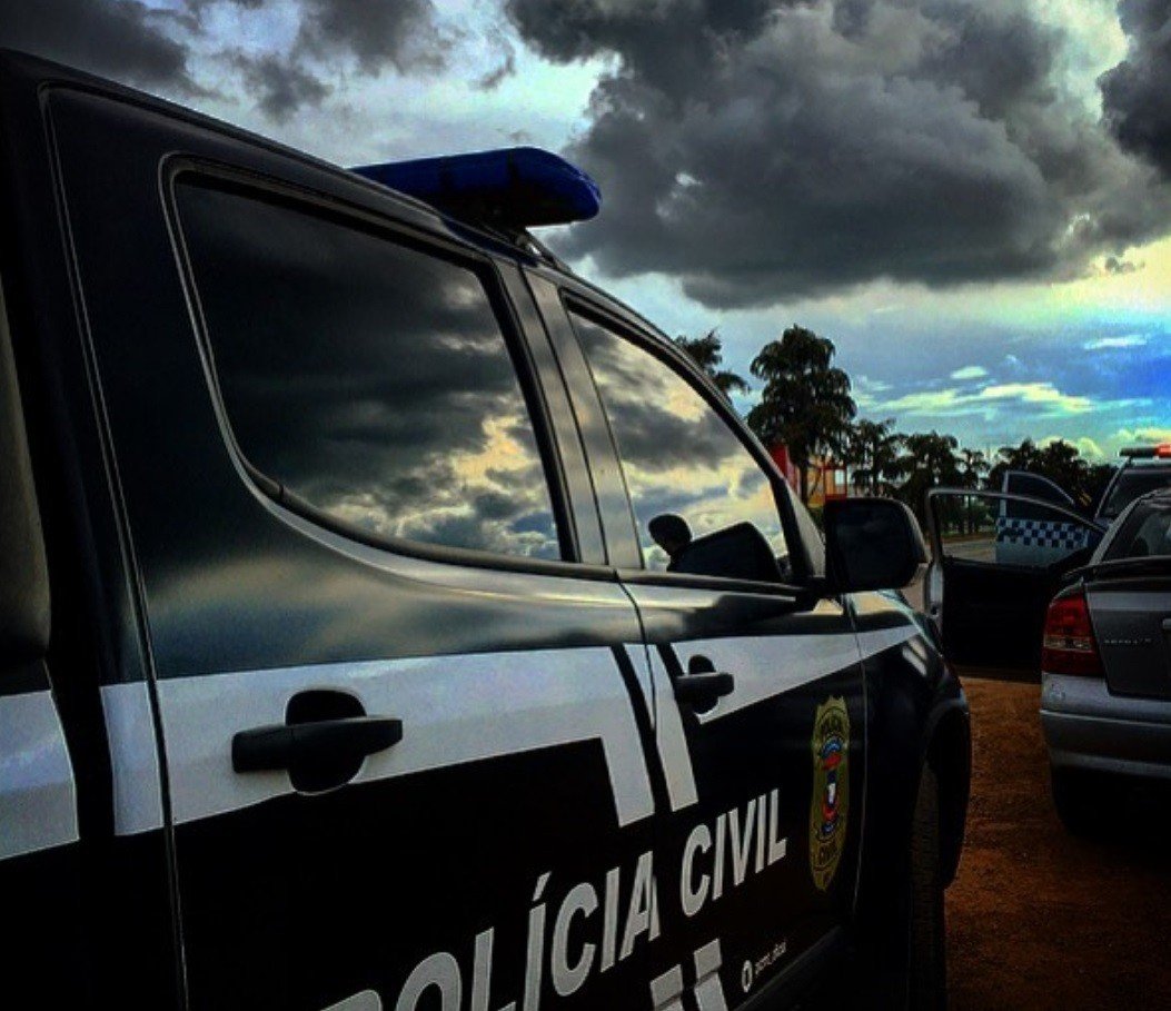 Adolescente é apreendido suspeito de matar padrasto para proteger mãe e irmãs de ameaça, diz polícia