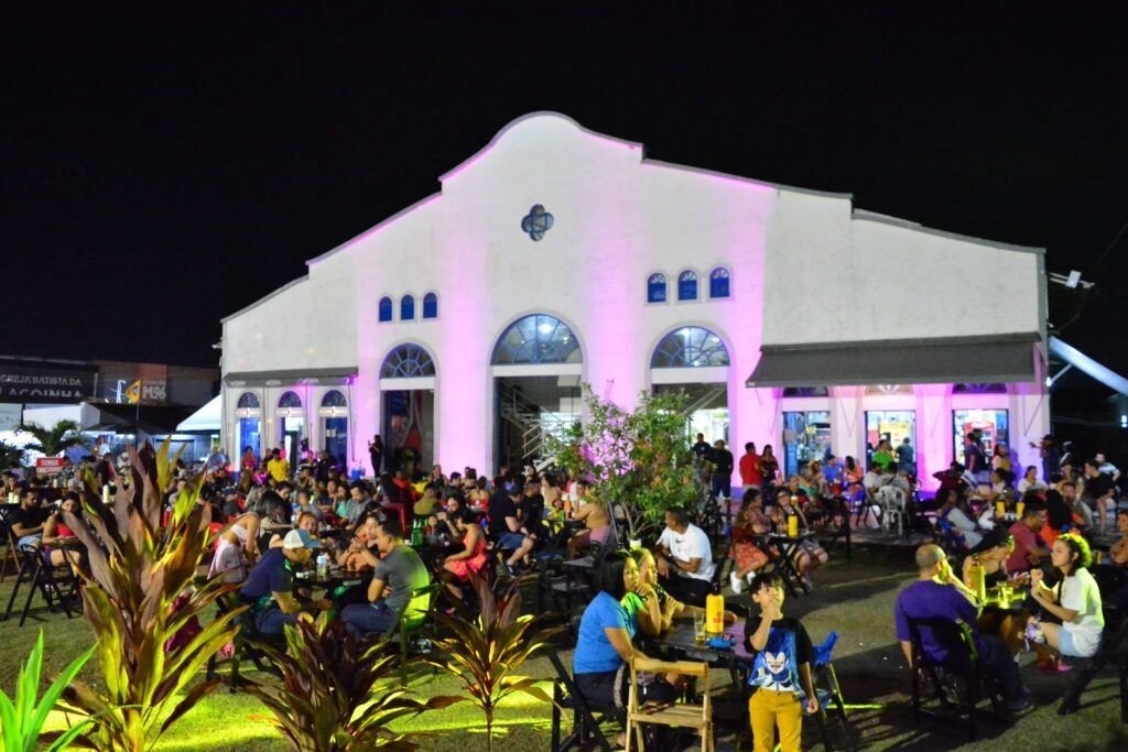 Sete grupos se apresentam em mais uma edição do ‘Samba no Mercado’, em Macapá