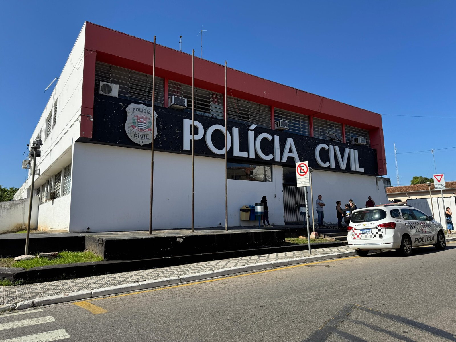 Jovem de 19 anos é preso suspeito de matar homem a tiros em frente a uma adega em Caçapava, SP
