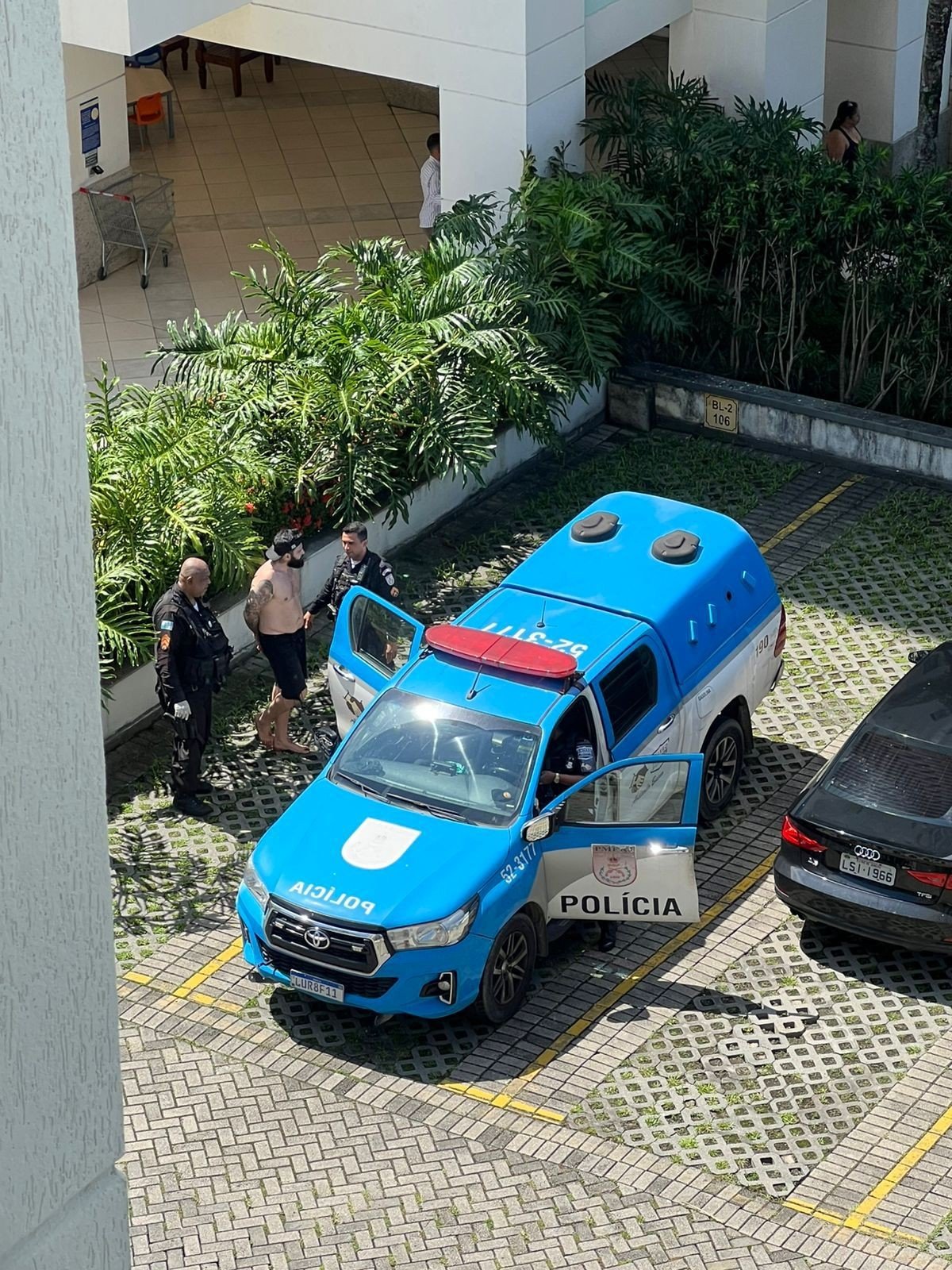Vizinhos se chocam com filho preso por matar a mãe no Rio; família quer custódia em unidade psiquiátrica