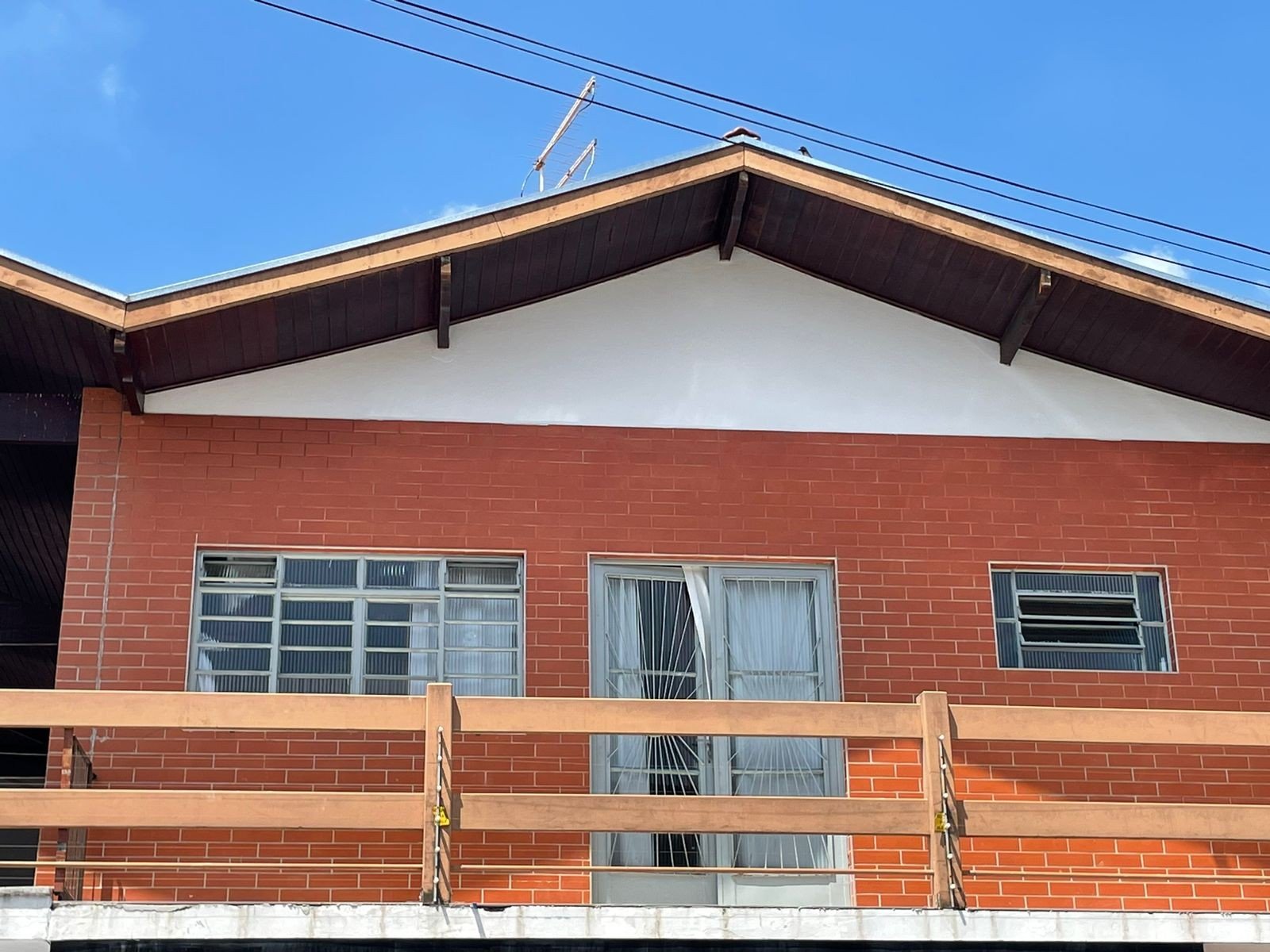 Casal é encontrado morto em casa em São José dos Campos; suspeita é de feminicídio