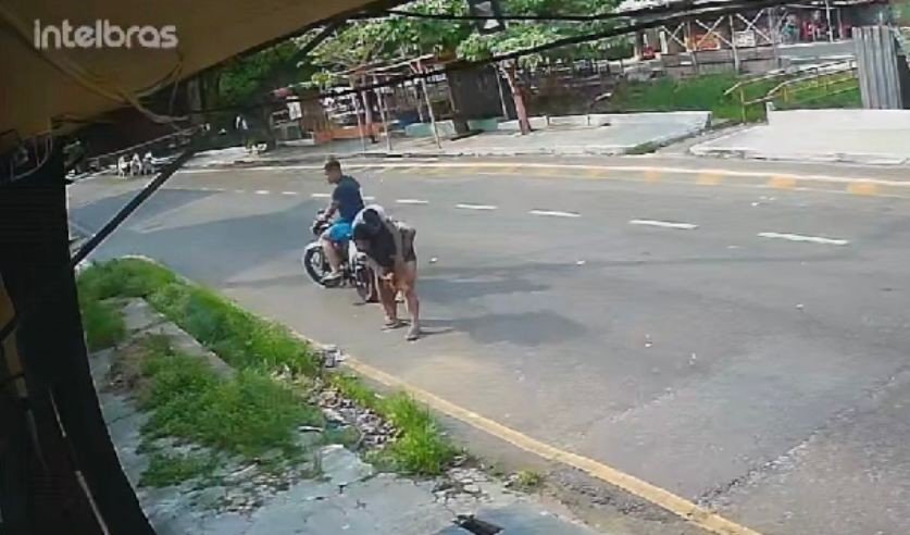 Mulher reage a assalto e entra em luta corporal com criminoso em Belém; VÍDEO