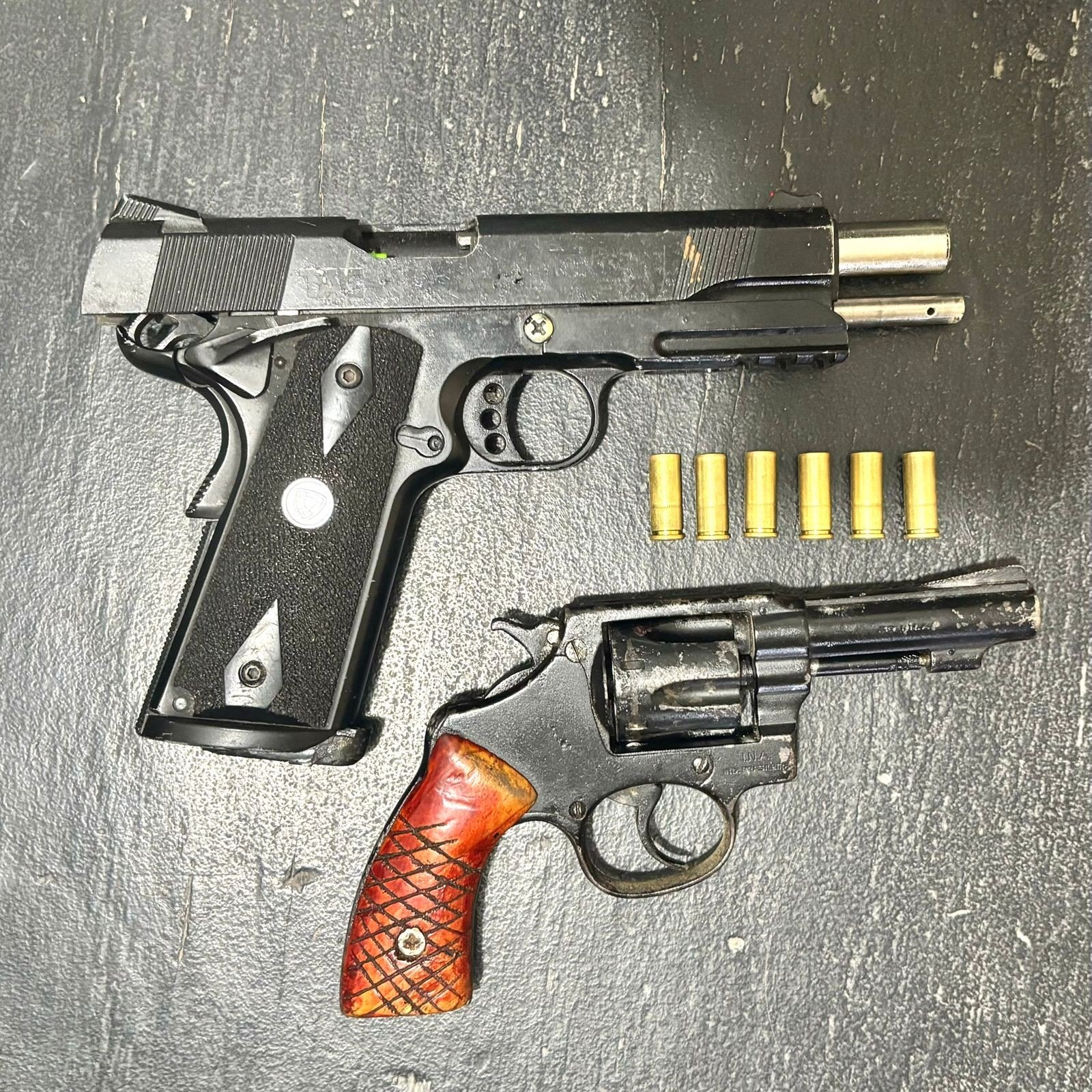 Quatro homens são detidos com armas e carro adulterado pela PRF em Garanhuns