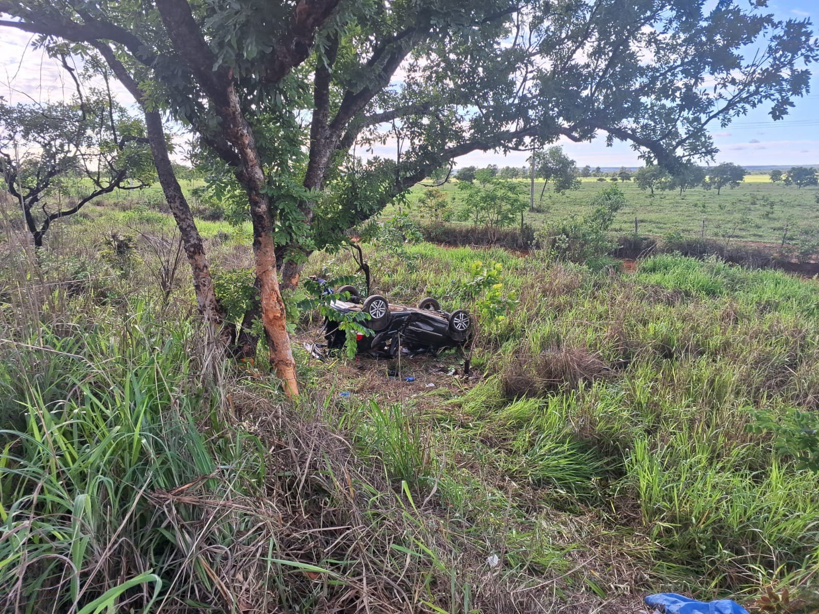 Jovem de 21 anos morre em capotamento de carro na MGC-259, em Felixlândia; outras cinco pessoas ficaram feridas