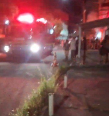 Casa pega fogo em Resende