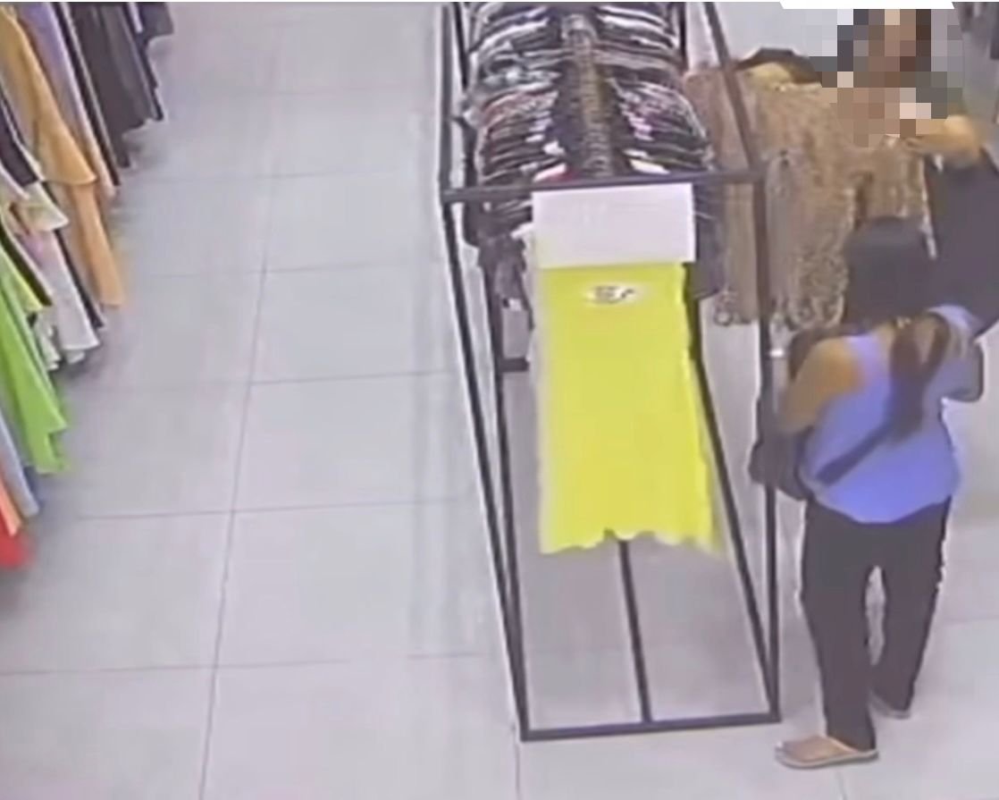 Mulheres são flagradas furtando roupas em loja de Cruzeiro do Sul 