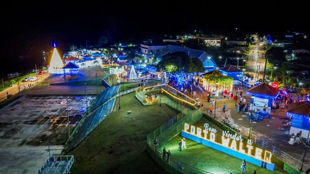 Porto Walter inaugura luzes de Natal e encanta moradores 