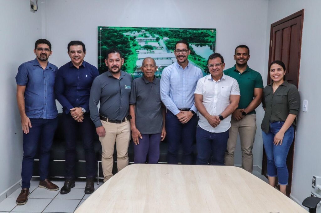 Gonzaga se reúne com empresário e professor da Ufac e pretende trazer indústria de biofertilizantes para o Acre