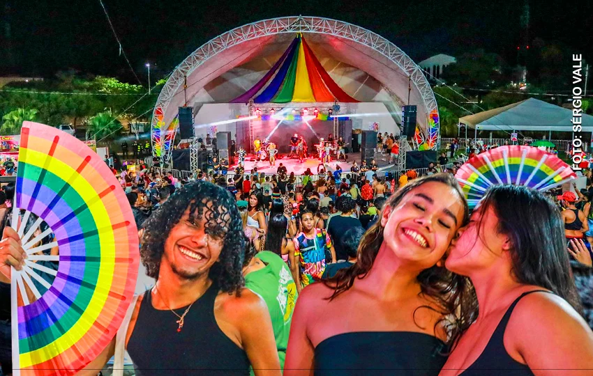 Parada LGBT+ reúne cerca de 7 mil pessoas em Rio Branco