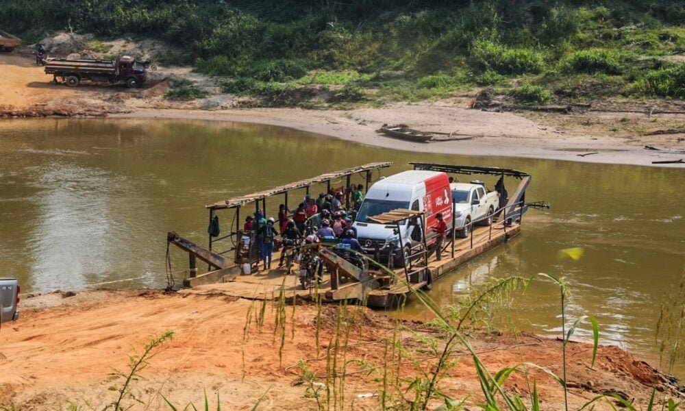 Governo volta a proibir caminhões na travessia de balsa em Xapuri