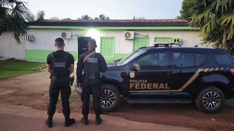 Polícia Federal faz operação contra desvios de recursos públicos em Capixaba