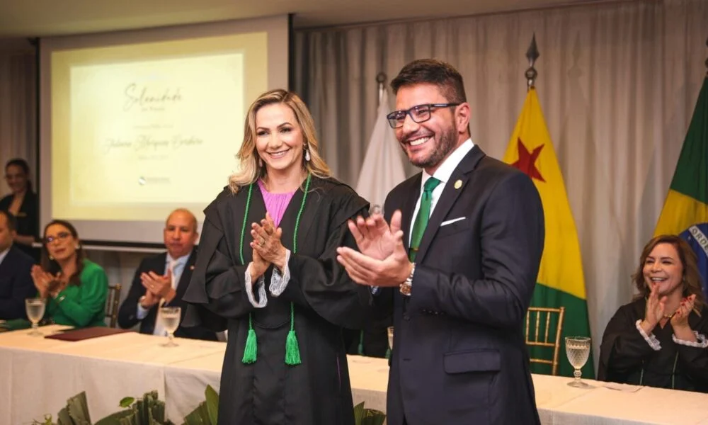 Gladson empossa nova defensora-geral do Acre ao biênio 2025-2027