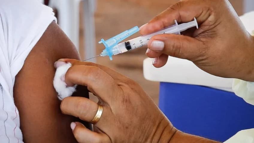 Com baixa cobertura, prefeitura oferece vacinação contra gripe no Terminal