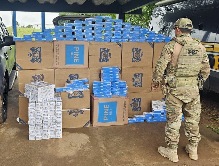 PRF apreende quase 10,5 mil maços de cigarros contrabandeados no Acre