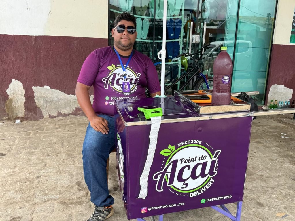 Empreendedor aposta no vinho de açaí e conquista clientes em Cruzeiro do Sul