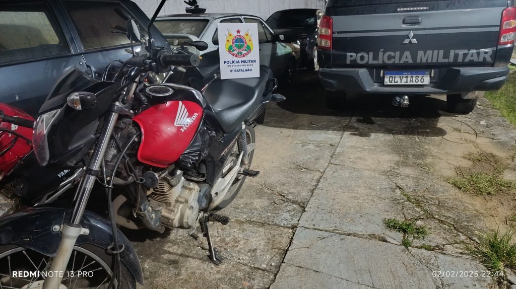 Polícia Militar recupera motocicleta com restrição de roubo em Cruzeiro do Sul 
