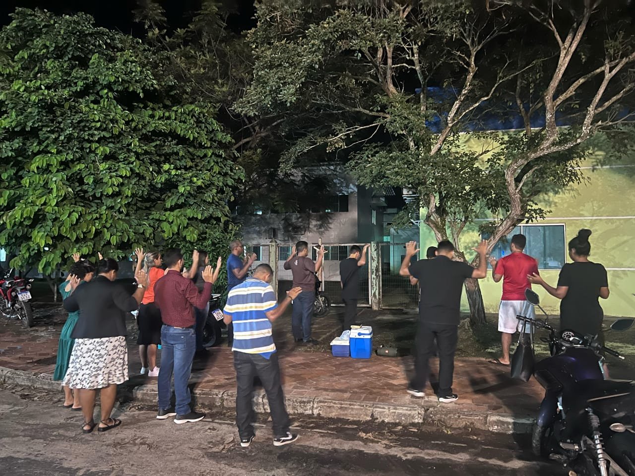 Levando esperança e paz, Igreja Remidos de Jesus entrega sopas no Hospital do Juruá