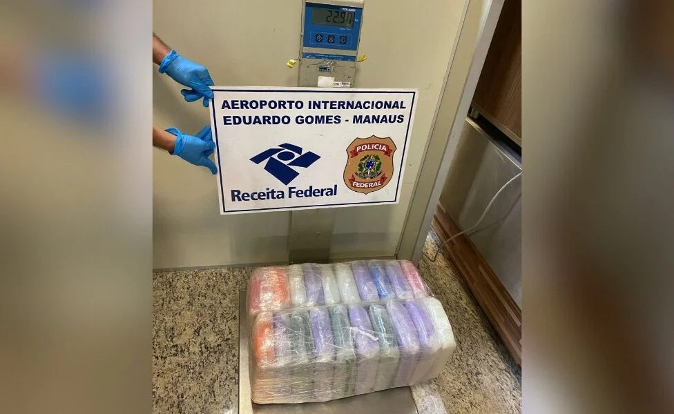 Polícia encontra droga em encomenda dos Correios e carga de aeroporto no AM