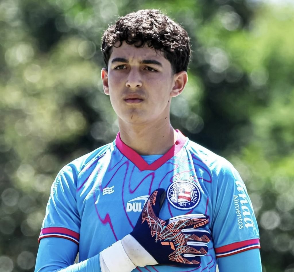 Goleiro acreano de 14 anos é contratado pelo Bahia e sonha em defender o Manchester City; conheça