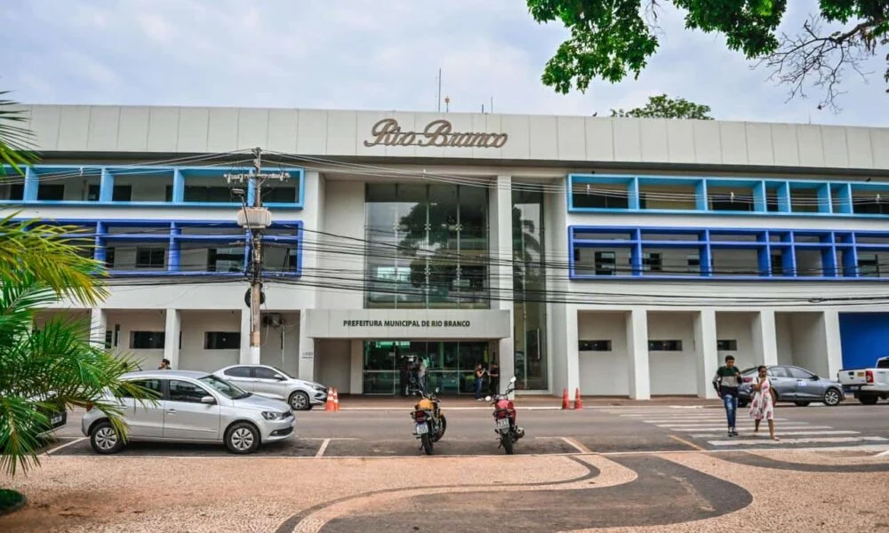 Bocalom estabelece nova estrutura do gabinete de Alysson Bestene