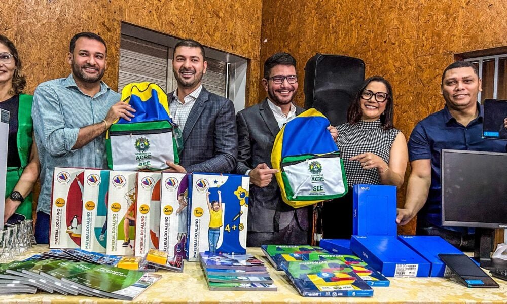 Na abertura do ano letivo, governo anuncia fardamento e material escolar para estudantes