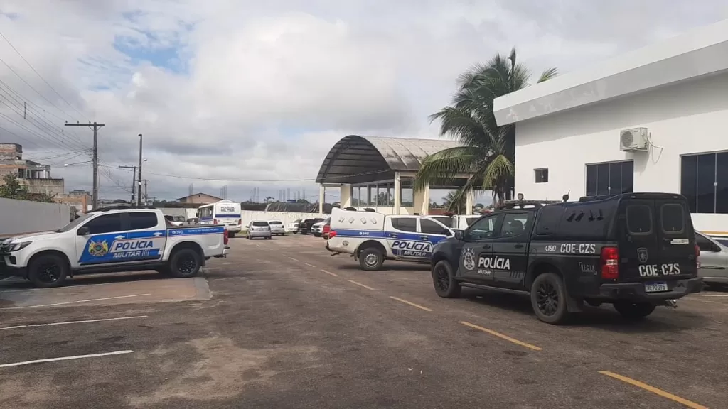 Homem é preso em flagrante após ameaçar ex-companheira com facas em Cruzeiro do Sul
