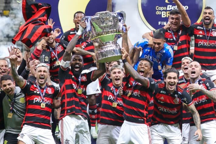 Flamengo massacra Botafogo e é campeão da Supercopa