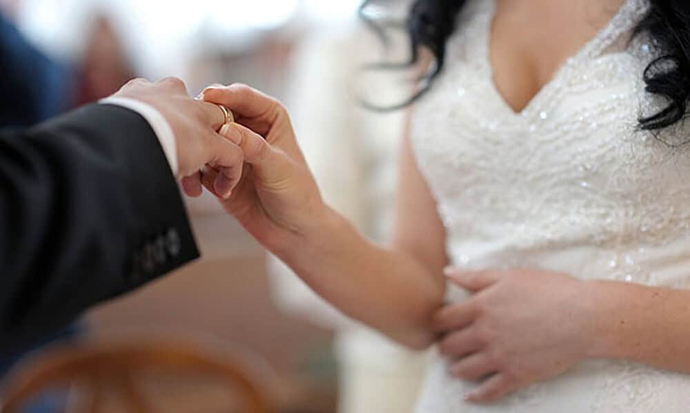 Cartórios devem exigir certidão de casamento e presença de cônjuge em transações no Acre