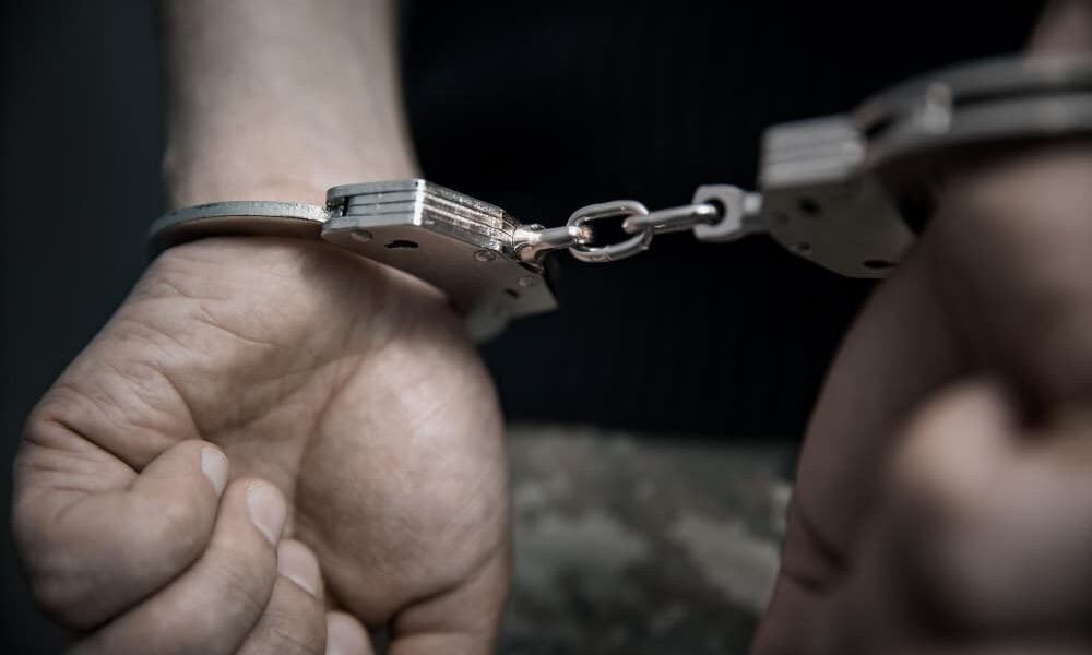 Homem é preso após fazer a própria irmã refém em Cruzeiro do Sul