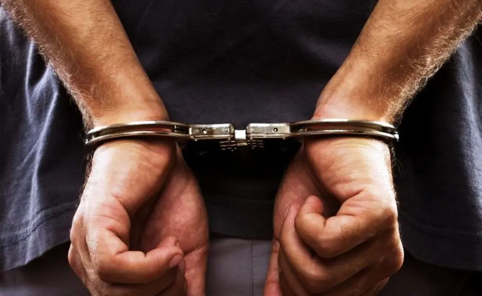 Homem desfere soco em prima e é preso em Cruzeiro do Sul