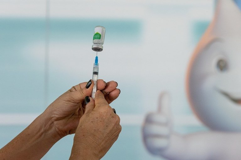 Acre recebe 78 mil doses para vacinar alunos de escolas públicas