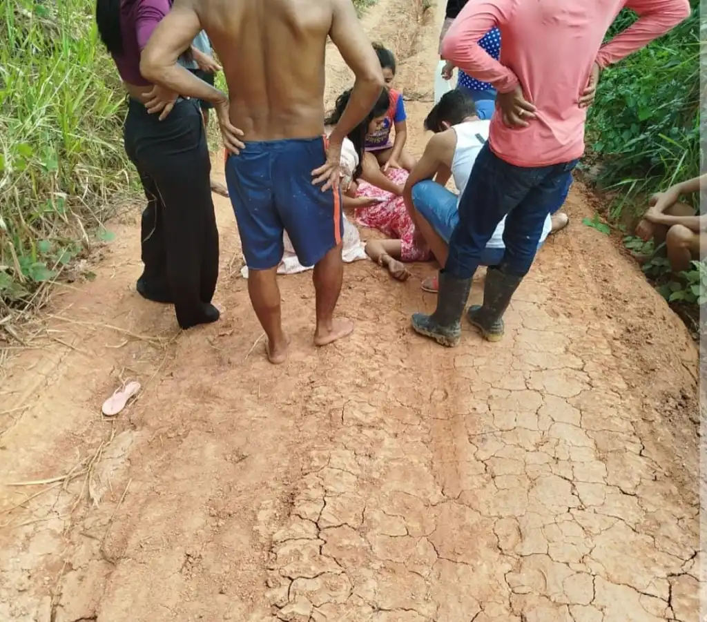 Tombamento de caminhão no Ramal 13 deixa grávida ferida
