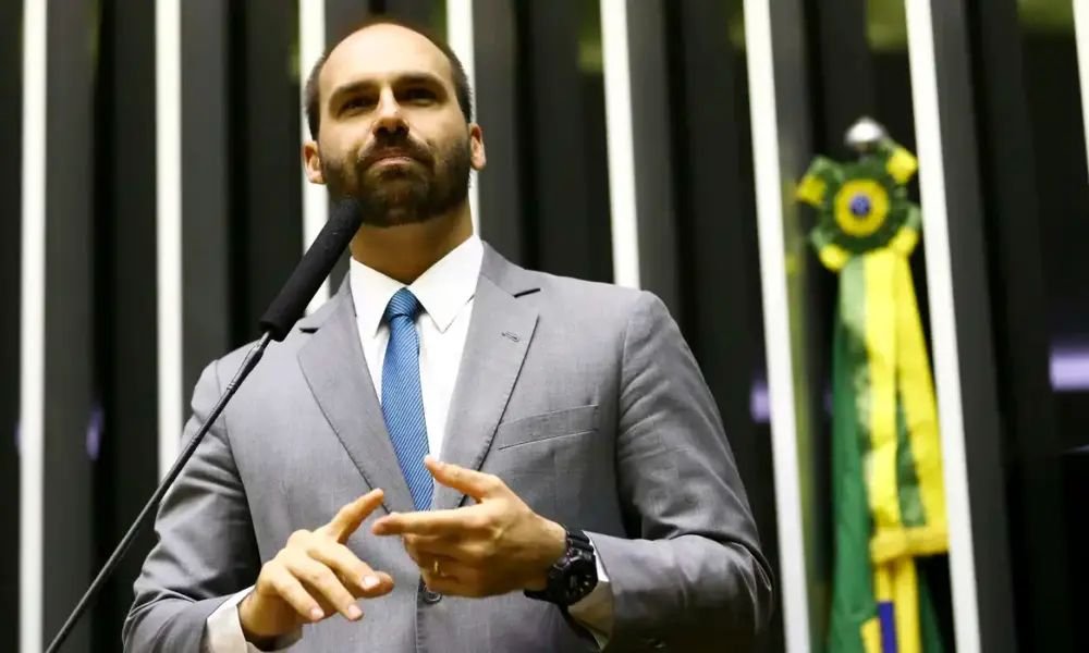 Moraes manda investigar Eduardo Bolsonaro